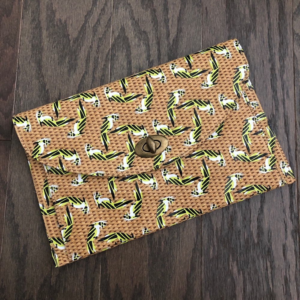 Straw Toucan Bird Tropical Print Envelope Clutch
